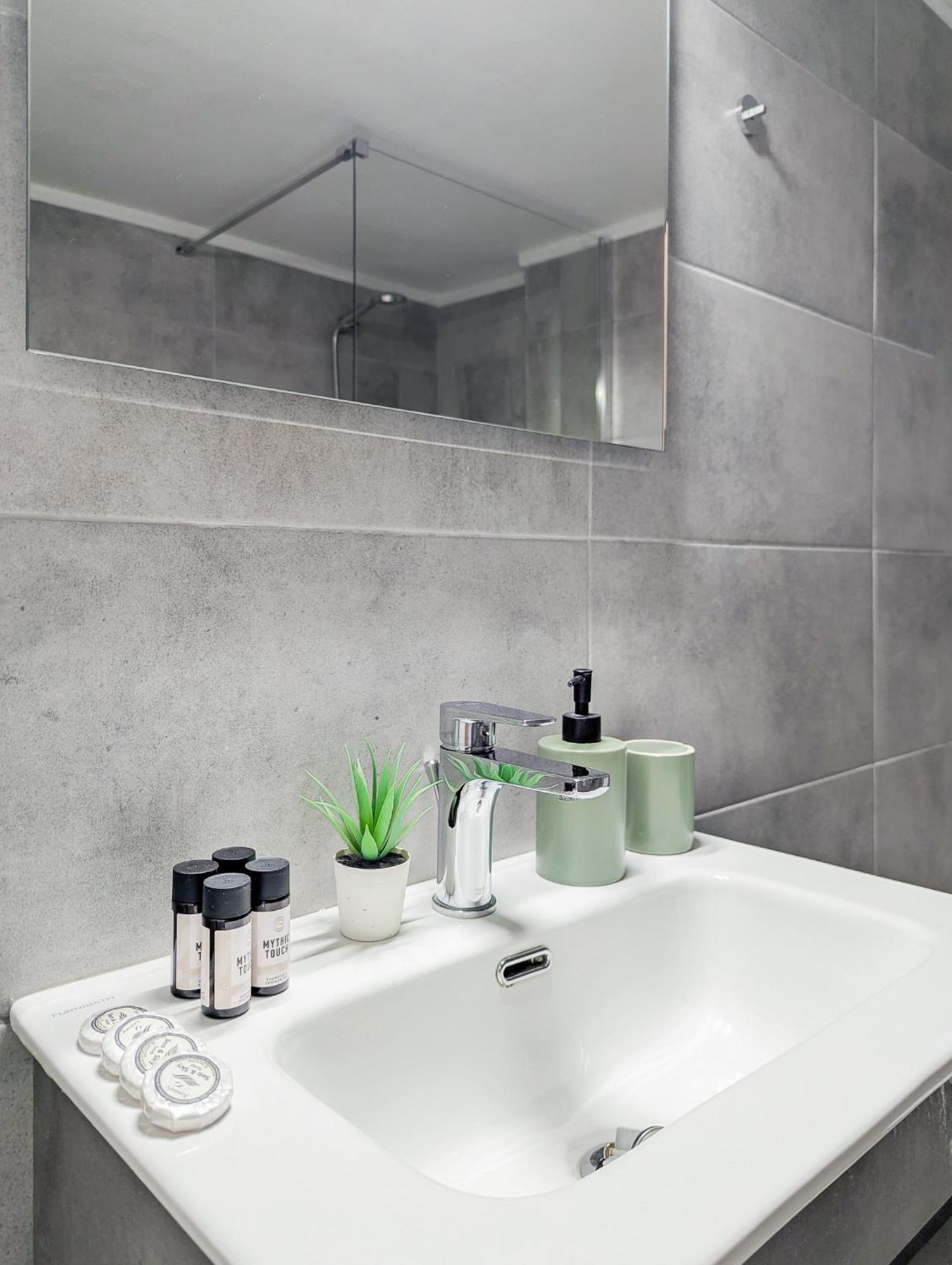 Spacious Apt For 5 Guests Next To Acropolis&Metro Αθήνα Εξωτερικό φωτογραφία